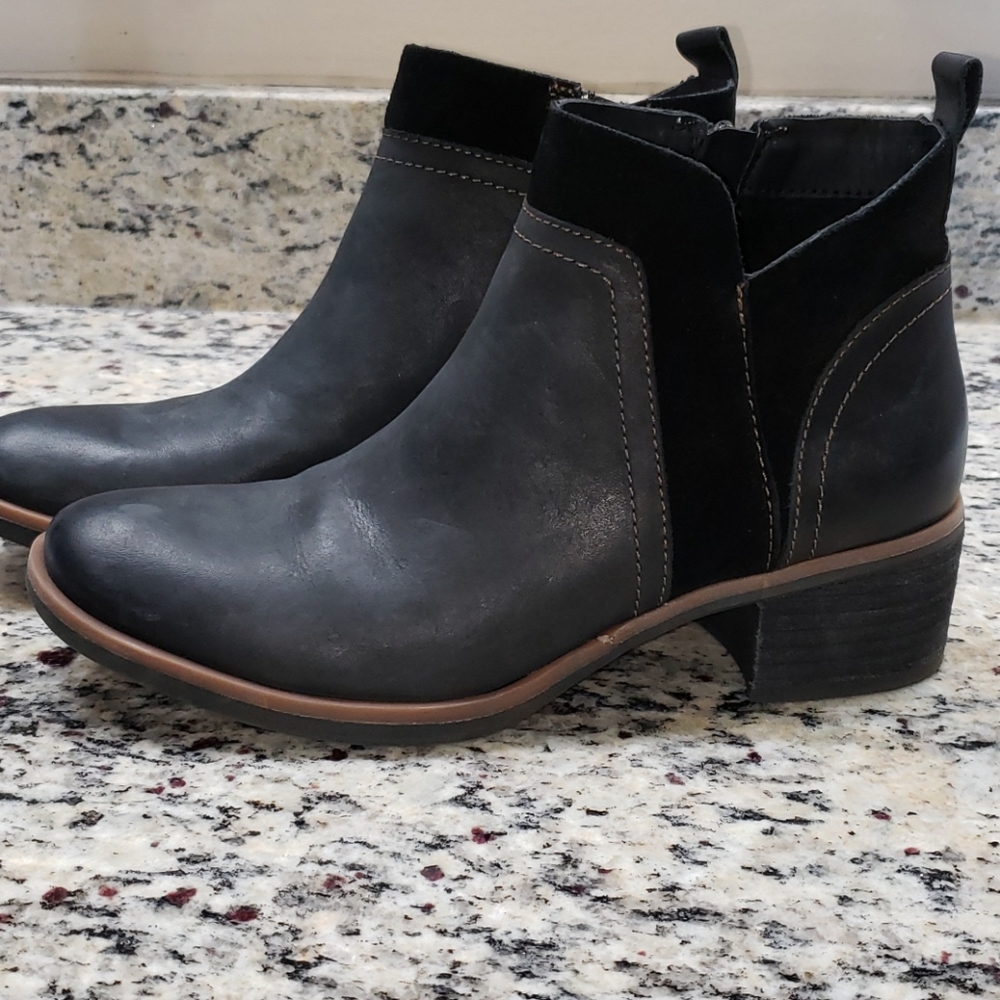 Korks Leather Ankle Boot Size 6.5M